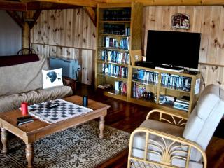 Rustic Cabin Rental with Contemporary Comforts Overlooking Vermont's Green Mountains - Middlebury - 2