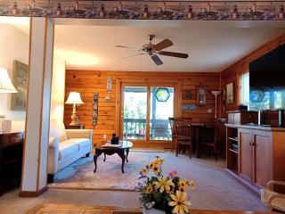 Rustic and Pet-Friendly Cabin Rental with Outdoor Hot Tub near Wisp Resort, Maryland - Swanton - 7