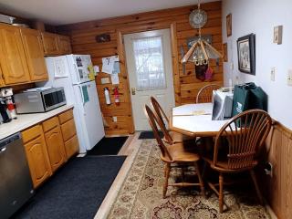 Rustic and Pet-Friendly Cabin Rental with Outdoor Hot Tub near Wisp Resort, Maryland - 5