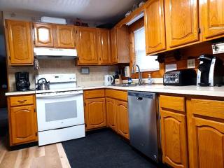 Rustic and Pet-Friendly Cabin Rental with Outdoor Hot Tub near Wisp Resort, Maryland - Swanton - 2