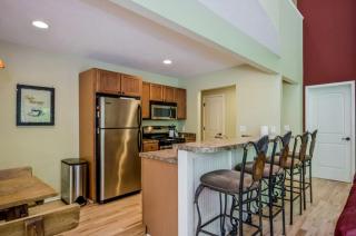 Stunning Beach Villa with a Private Hot Tub near the Lake in Saugatuck, Michigan - Beachmont - 3