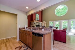 Stunning Beach Villa with a Private Hot Tub near the Lake in Saugatuck, Michigan - Beachmont - 2