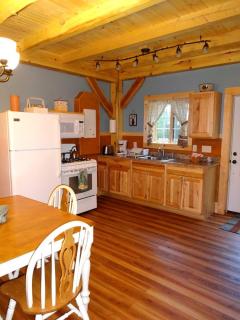 Artisan Crafted, Pet-Friendly Log Cabin Rental in Charming Ripton, Vermont - Middlebury - 9