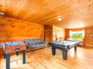 Gorgeous and Spacious Cabin Rental for a Group Vacation near Hocking Hills State Park, Ohio - Logan - 3