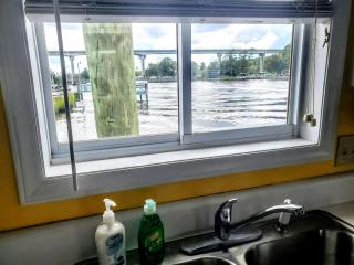 Lovely Houseboat Rental for Glamping in North Carolina - Beaufort - 5