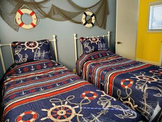 Lovely Houseboat Rental for Glamping in North Carolina - Beaufort - 3