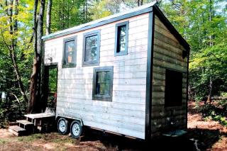 Modern Tiny House with Ski Access in Bennington, New Hamsphire - Bennington - 0