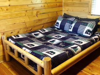 Four-Person Log Cabin Rental for Family-Friendly Getaway near Yosemite, California - Groveland - 7