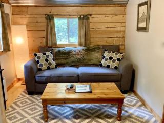 Woodland Log Cabin Rental in the Foothills of the Blue Ridge Mountains, Georgia - Dahlonega - 7