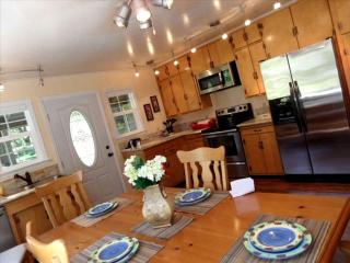 Cozy Vacation Cottage Rental near Lassen Volcanic National Park, Northern California - Shingletown - 3