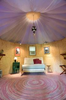 Enchanting Yurt Rental for a Romantic Getaway in North Carolina - - 8