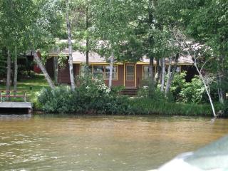Stunning Waterfront Cabin Rental with Private Beach on Cranberry Lake, Wisconsin - Eagle River - 8