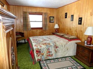 Stunning Waterfront Cabin Rental with Private Beach on Cranberry Lake, Wisconsin - Eagle River - 2