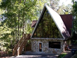 Stunning Lakefront Cabin with a Pool Table in Gainesville, Georgia - Gainesville - 0