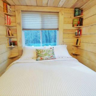 Remote and Off-Grid Tiny House Rental for Glamping in Alabama - - 9