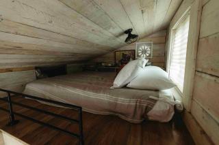 Remote and Off-Grid Tiny House Rental for Glamping in Alabama - - 5