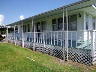 Cozy Waterfront Cottage Rental with Private Boat Launch in Beaufort, North Carolina - Beaufort - 0