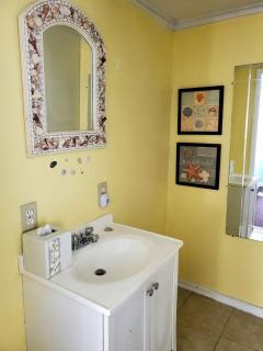 Cozy Waterfront Cottage Rental with Private Boat Launch in Beaufort, North Carolina - Beaufort - 2