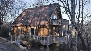 Luxury Mountain Cabin Rental with a Hot Tub in Helen, Georgia - Helen - 0