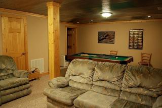 Luxury Mountain Cabin Rental with a Hot Tub in Helen, Georgia - Helen - 2
