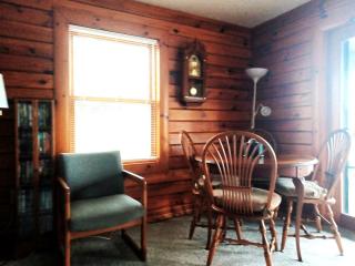Family and Pet-Friendly Cabin Rental with a Dock Slip near the Wisp Resort, Maryland - Swanton - 2