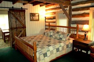 Elegant Farmhouse Cottage Rental with Private Pond near Mohican State Park, Ohio - - 0