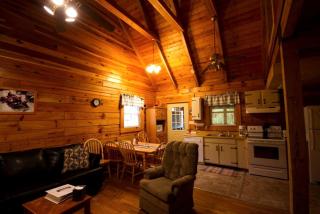 Spacious Cabin Rental with a Hot Tub near the Gauley River in West Virginia - Hico - 4