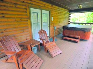 Cozy Log Cabin near Hocking Hills State Park, Ohio - 9