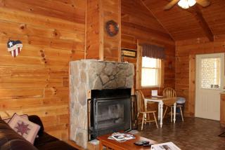 Peaceful Cabin Rental with a Hot Tub near Beckley, West Virginia - Hico - 7