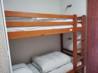 Charmant studio cabine pour 4 avec terrasse, piscine couverte, parking et salle de fitness à 400m des pistes - FR-1-404-245 - 6