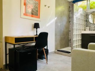 At Home in Malaga Stay & Solo Travellers - 4