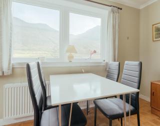 Spacious 4-Bedroom House - Scenic Views - Parking - Kollafjørður - 5