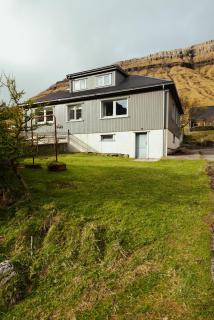 Spacious 4-Bedroom House - Scenic Views - Parking - Kollafjørður - 6