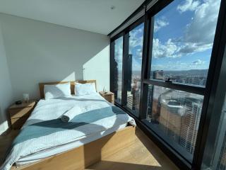 Amazing City &River views 60th level skytower 3 bedrooms&Free parking - 1