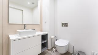 Modern 2BR w Rooftop Pool & Parking by LovelyStay - Lagos - 5