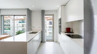 Modern 2BR w Rooftop Pool & Parking by LovelyStay - Lagos - 4