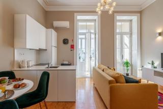 Classic Meets Modern – Downtown Balcony Retreat - 0