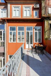 Classic Meets Modern – Downtown Balcony Retreat - Porto - 8