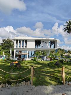 PRIVATE VILLA FRONT BEACH Infinity Pool - 5