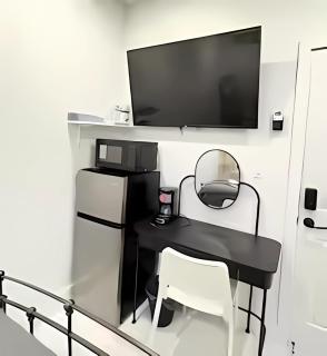 Gorgeous Private Room, near the Airport - Free parking - 02 - 9