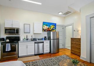 Victorian Cozy Retreat Steps to Cleveland Clinic - Cleveland - 1