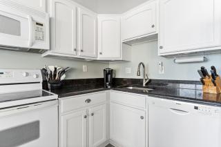 Ocean City Getaway Capri 2BR w Ocean Views, Pool, Fitness Center - 1