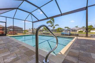 Heated Saltwater Pool, Gulf Access, Dock & Bikes - Casa De Palmas - Roelens - Cape Coral - 8
