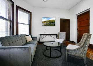 Victorian Cozy Retreat Steps to Cleveland Clinic - 9
