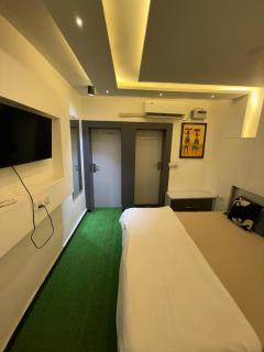 VEDA HOTEL ll - - 1