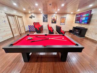 New Smoky Mountain Luxury Cabin, Outdoor Fireplacet - Gatlinburg - 2