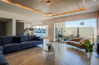 House of Luxury with Pool by Solea - 5