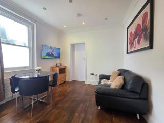 Charming 2 Bedroom Flat in Paddington - London - 3