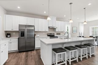 Brand-New 6BR Home Near Ocean City Pools, Gym, Tennis & Bay Access - Berlin - 3