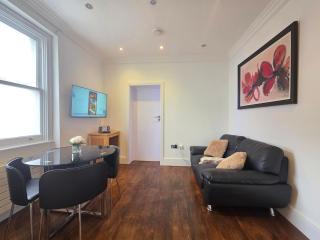 Charming 2 Bedroom Flat in Paddington - London - 1